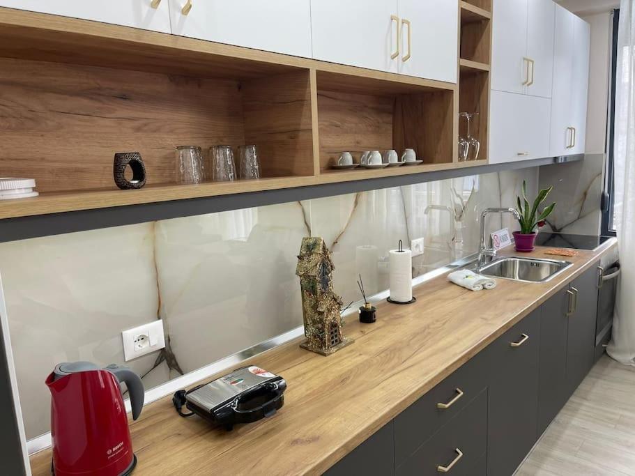 Melody Apartment In Korce Esterno foto