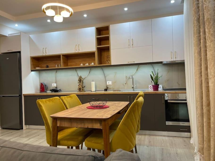 Melody Apartment In Korce Esterno foto